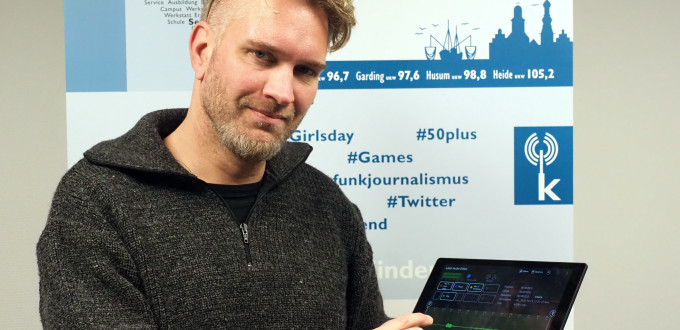 Medienpaedagoge Bjoern Petersen stellt kreative Werkzeuge fuers Tablet vor. Foto OKWK