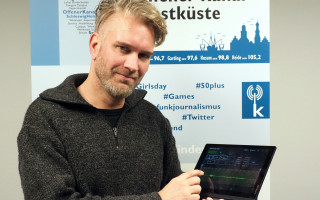 Medienpaedagoge Bjoern Petersen stellt kreative Werkzeuge fuers Tablet vor. Foto OKWK